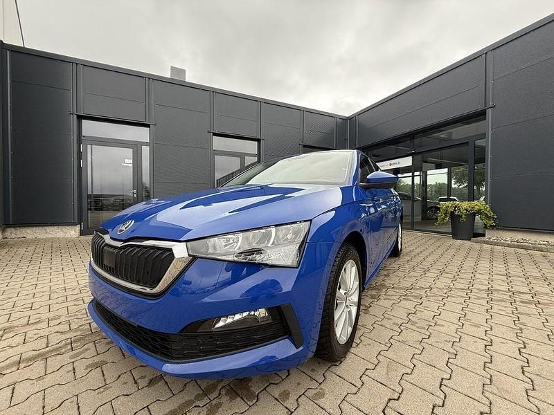 Blau Gebraucht 2021 Skoda Scala Cool Plus Kleinwagen | 17.490 € (Fairer Preis) - Bild 1/4