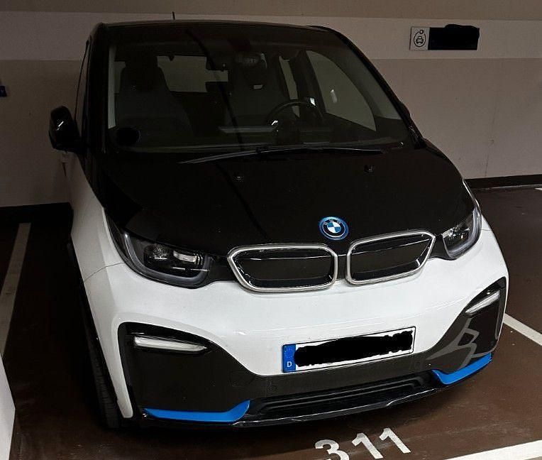 Weiß Gebraucht 2021 BMW i3 Comfort Edition Kleinwagen | 20.300 € (Guter Preis) - Bild 1/4