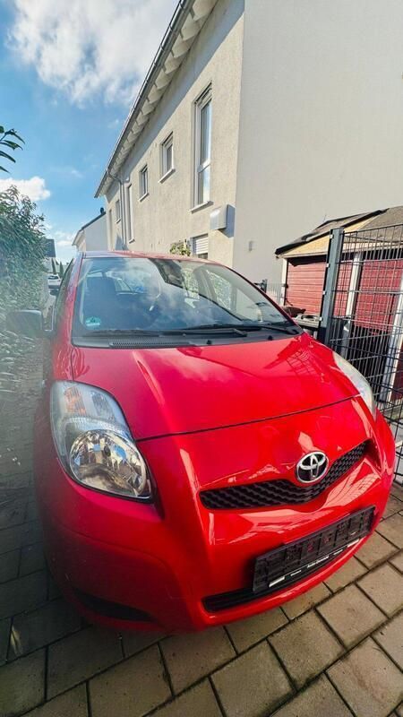 Rot Gebraucht 2009 Toyota Yaris Limousine | 3.800 € (Fairer Preis) - Bild 1/4
