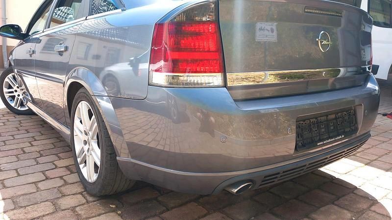 Grau Gebraucht 2004 Opel Vectra Limousine | 850 € (Superpreis) - Bild 1/4