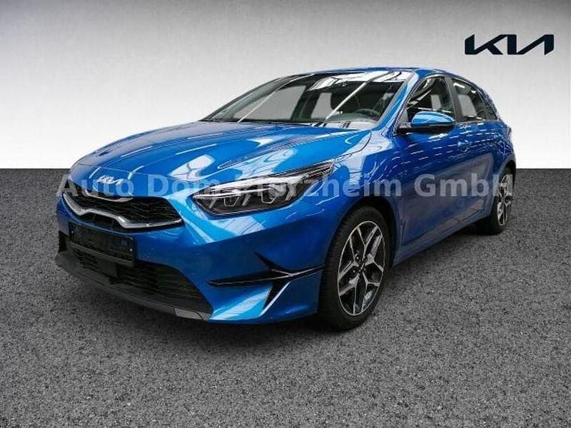 Blue flame met. (b3l) Gebraucht 2024 Kia Ceed Spirit Limousine | 23.850 € (Superpreis) - Bild 1/4