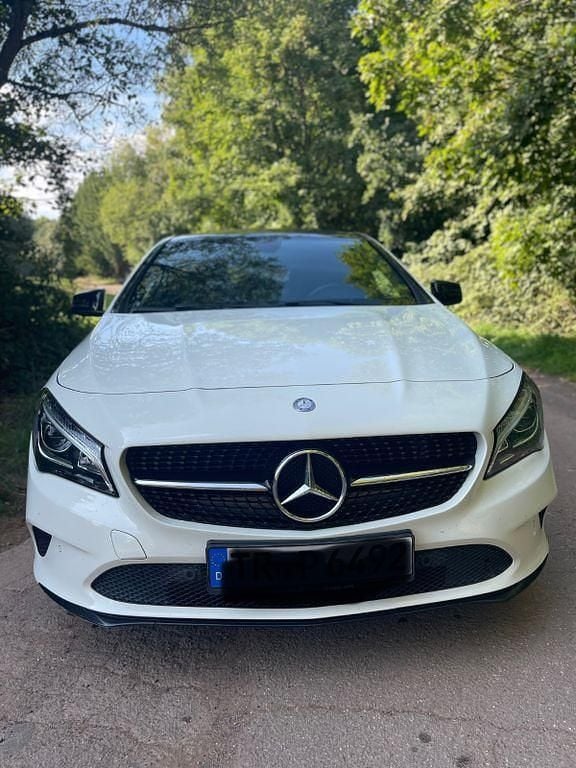 Weiß Gebraucht 2016 Mercedes CLA200 Shooting Brake Kombi | 16.500 € (Guter Preis) - Bild 1/4