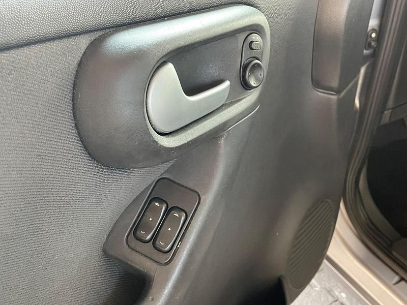 Gebraucht Opel Corsa 60 PS (44 kW) 2004 Grau Kleinwagen