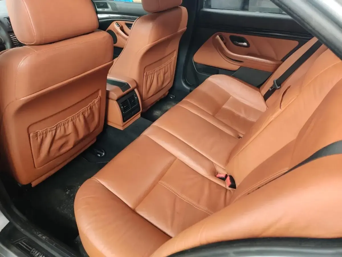 Second-hand BMW 540 305 CP (224 kW) 2000 Argintiu Berlinǎ