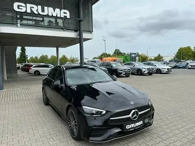 Gebraucht Mercedes C220 AMG 205 PS (150 kW) 2025 Lack obsidianschwarz Kombi