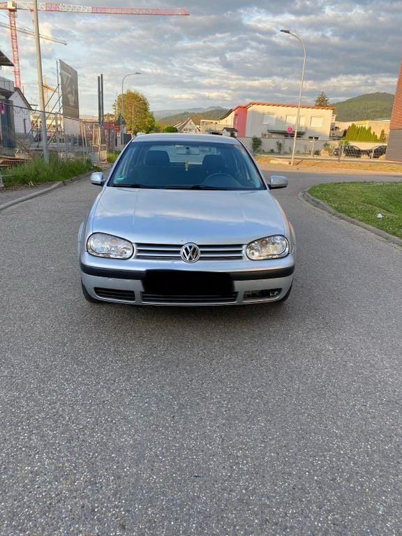 Silber Gebraucht 2002 VW Golf IV Edition Limousine | 2.890 € (Etwas zu teuer) - Bild 1/4