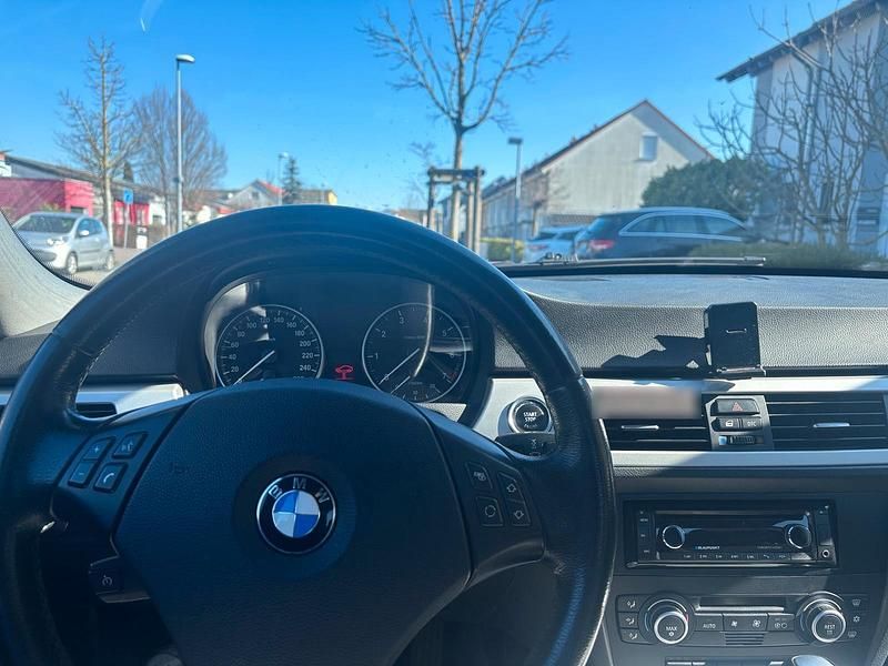 Gebraucht BMW 318 143 PS (105 kW) 2008 Silber Limousine