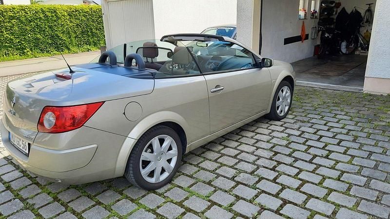 Gold Gebraucht 2007 Renault Mégane Cabriolet Dynamique Cabrio | 3.699 € (Fairer Preis) - Bild 1/4