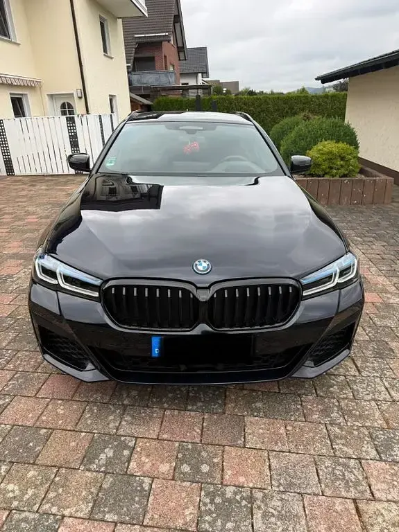 Gebraucht BMW 530e M Sport 292 PS (214 kW) 2023 Schwarz Limousine