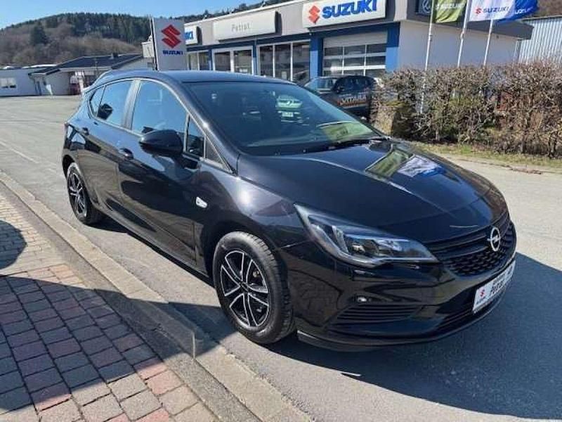 Gebraucht Opel Astra Selection 101 PS (74 kW) 2017 Black meet Kleinwagen
