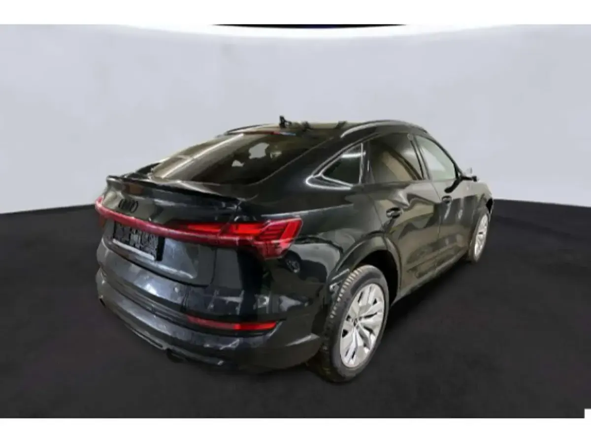 Gebraucht Audi e-tron 369 kW (503 PS) 2022 Mythosschwarz metallic SUV
