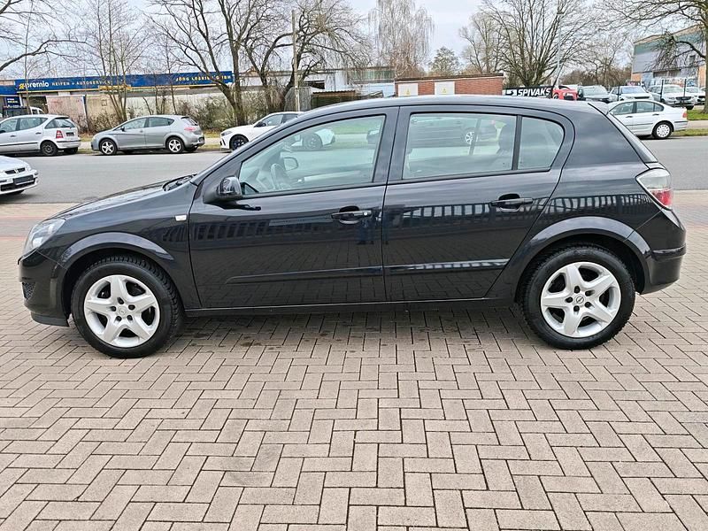Gebraucht Opel Astra Innovation 116 PS (85 kW) 2008 Saphirschwarz mi2 Kleinwagen