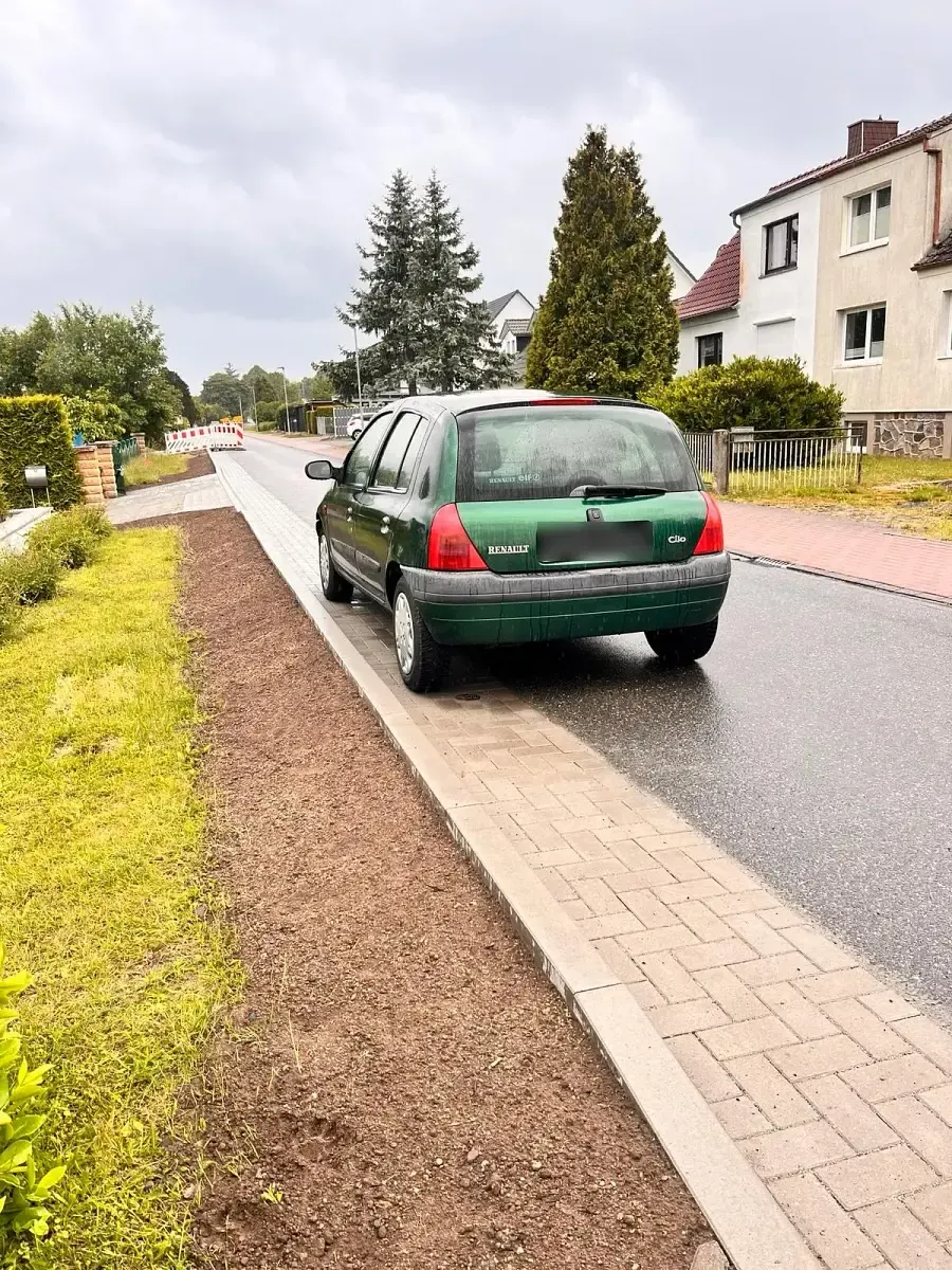 Gebraucht Renault Clio 55 PS (40 kW) 2001 Grün Kleinwagen