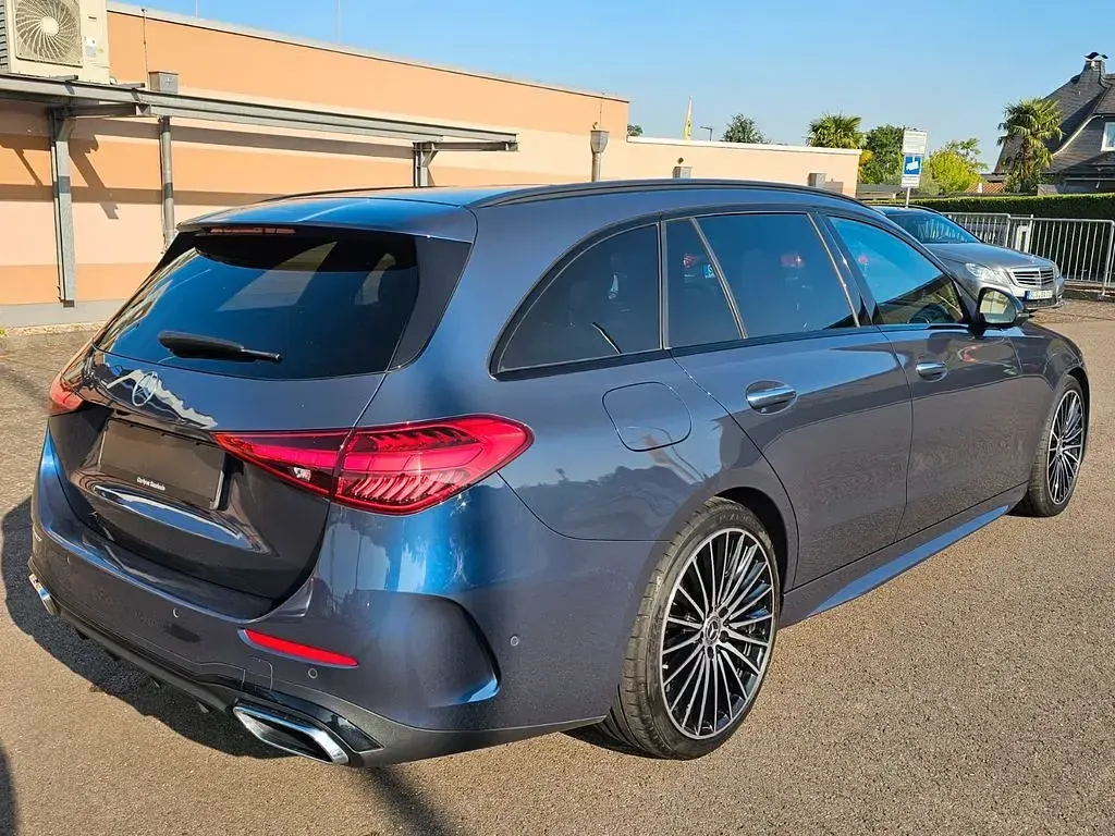 Gebraucht Mercedes C300 AMG 258 PS (189 kW) 2023 Blau Kombi