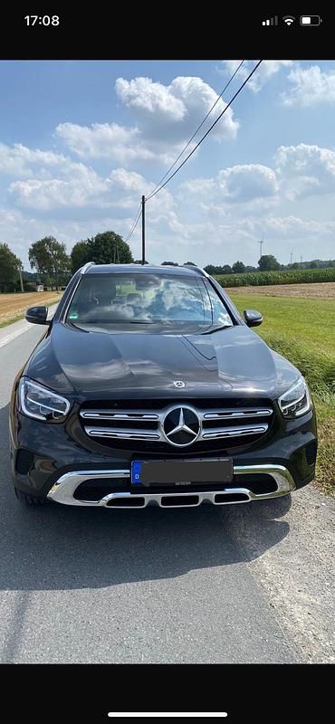 Grau Gebraucht 2022 Mercedes GLC400d SUV | 53.900 € (Etwas zu teuer) - Bild 1/4