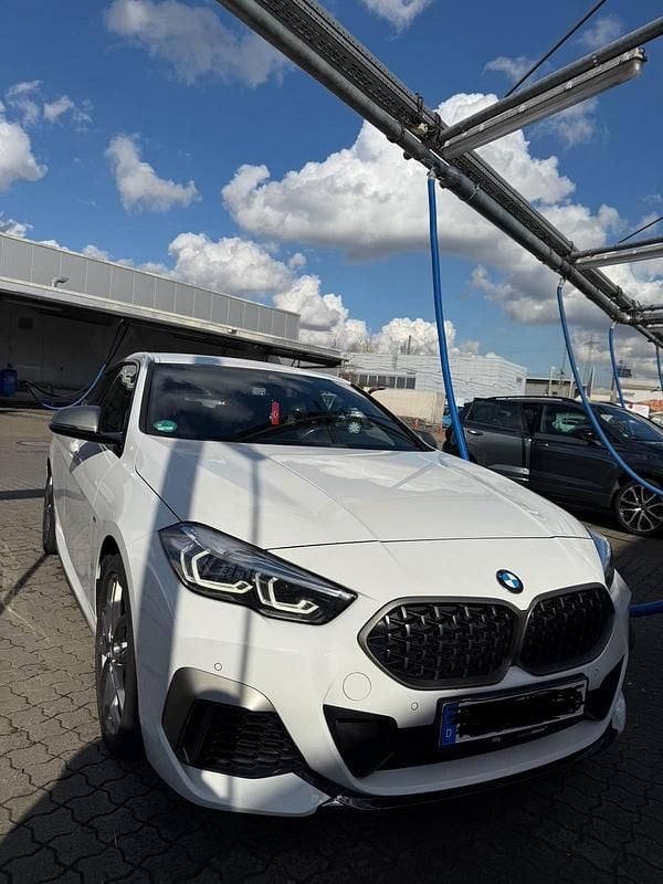 Weiß Gebraucht 2020 BMW M235 Comfort Edition Coupé | 26.000 € (Guter Preis) - Bild 1/4