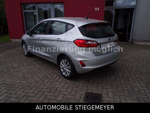 Gebraucht Ford Fiesta Cool & Connect 75 PS (55 kW) 2022 Silber Limousine