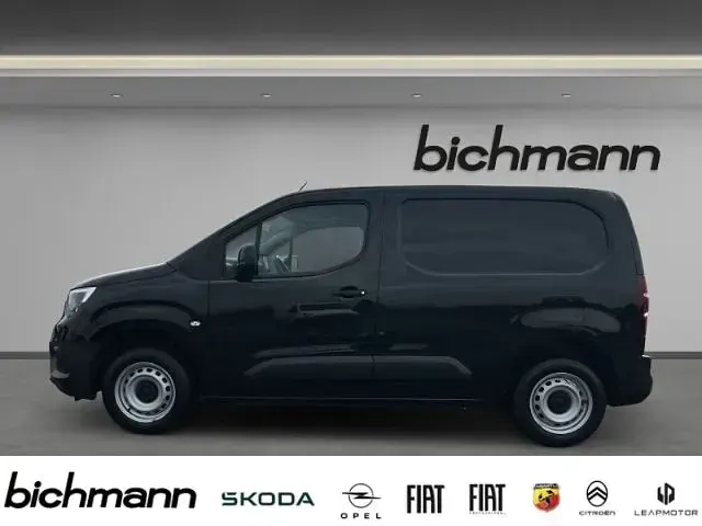 Używany Opel Combo 110 KM (80 kW) 2023 Czarny Minivan