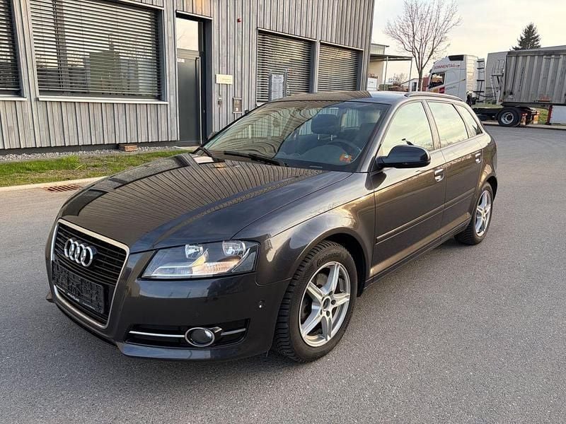 Gebraucht Audi A3 Attraction 140 PS (102 kW) 2012 Grau Kleinwagen