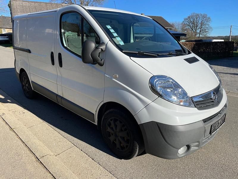Gebraucht Opel Vivaro 118 PS (86 kW) 2014 Weiß Van / Kleinbus