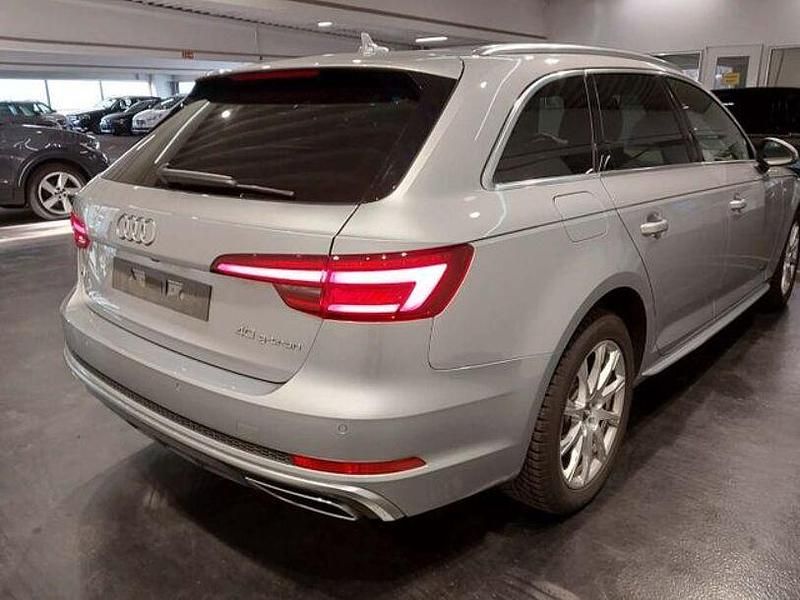 Gebraucht Audi A4 S-Line 170 PS (125 kW) 2020 Florettsilber Kombi