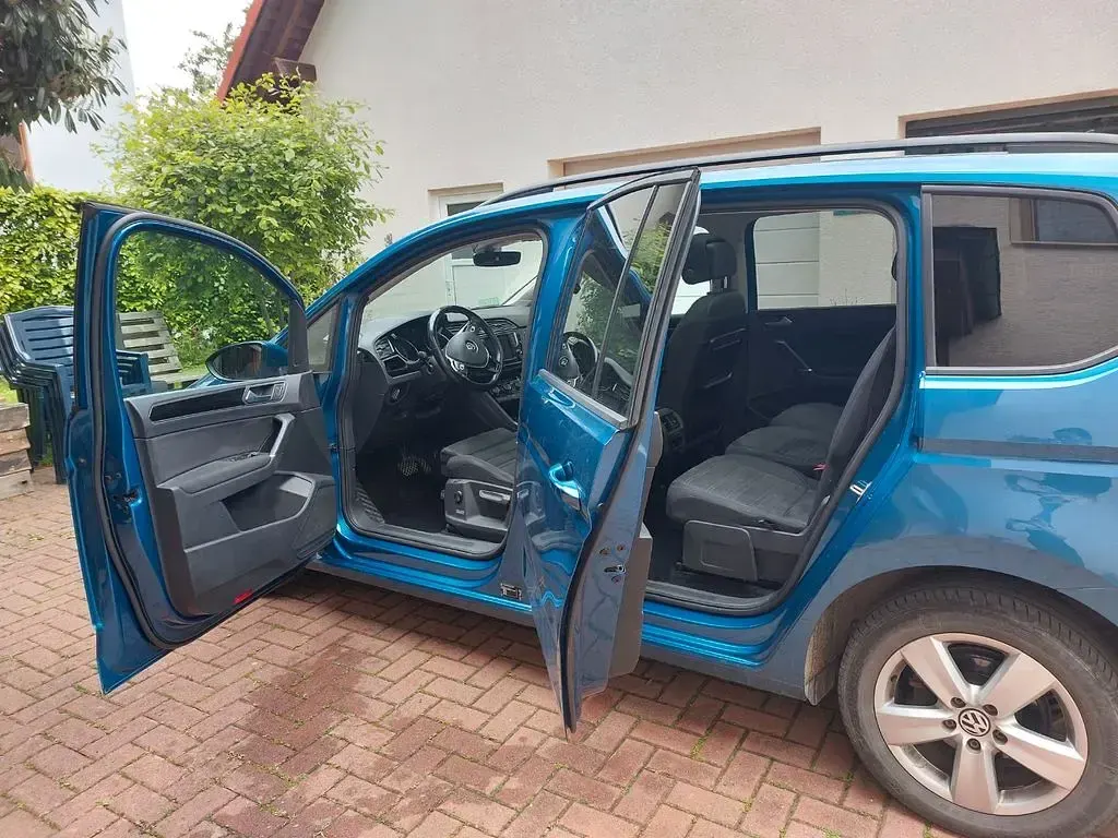 Gebraucht VW Touran Highline 150 PS (110 kW) 2017 Blau Van / Kleinbus