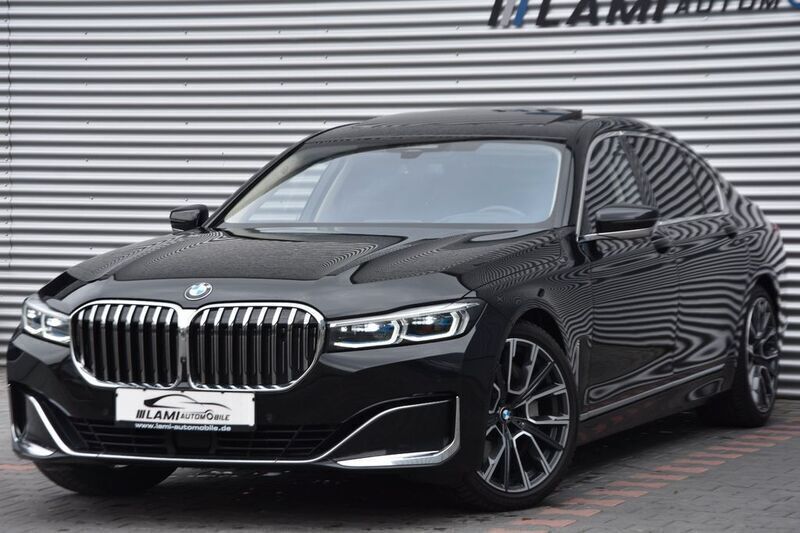 Black sapphire metallic Gebraucht 2021 BMW 740L Limousine | 52.999 € - Bild 1/4