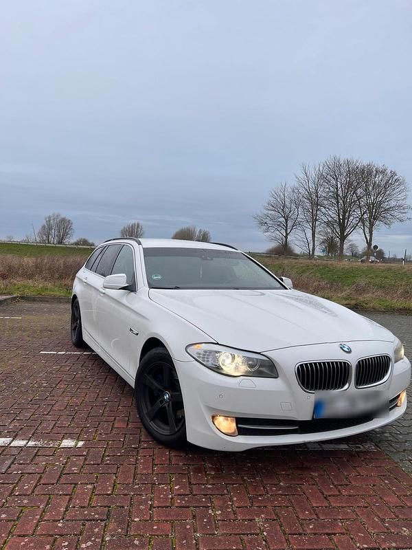 Weiß Gebraucht 2010 BMW 520 Kombi | 7.500 € (Fairer Preis) - Bild 1/4