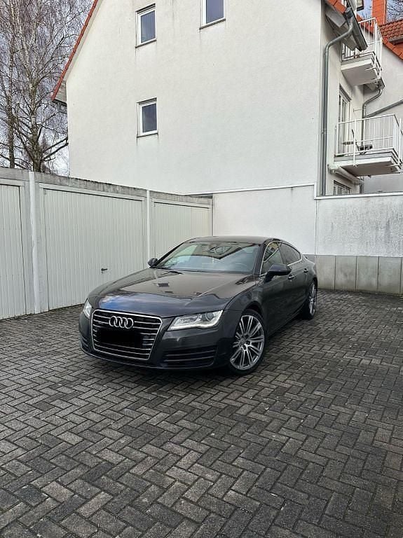Grau Gebraucht 2011 Audi A7 Ambiente Limousine | 11.000 € (Guter Preis) - Bild 1/4