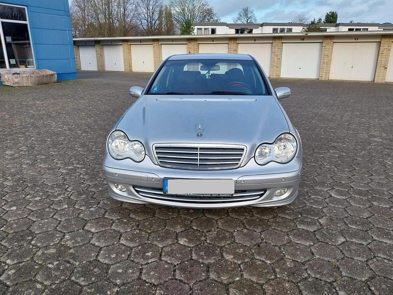 Silber Gebraucht 2005 Mercedes C200 Limousine | 3.550 € (Etwas zu teuer) - Bild 1/4