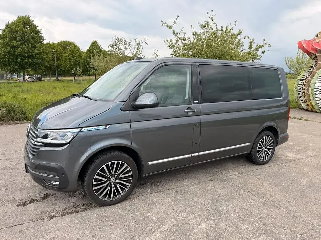 Gebraucht VW Multivan Highline 199 PS (146 kW) 2020 Grau Van / Kleinbus