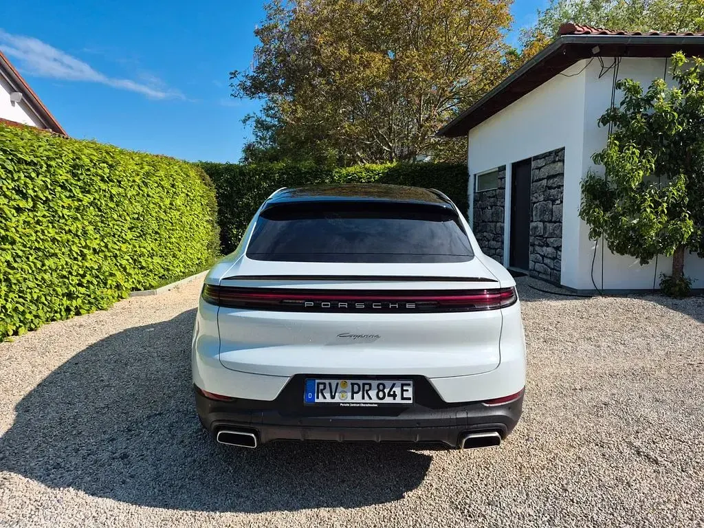 Second-hand Porsche Cayenne 470 CP (345 kW) 2024 Alb SUV