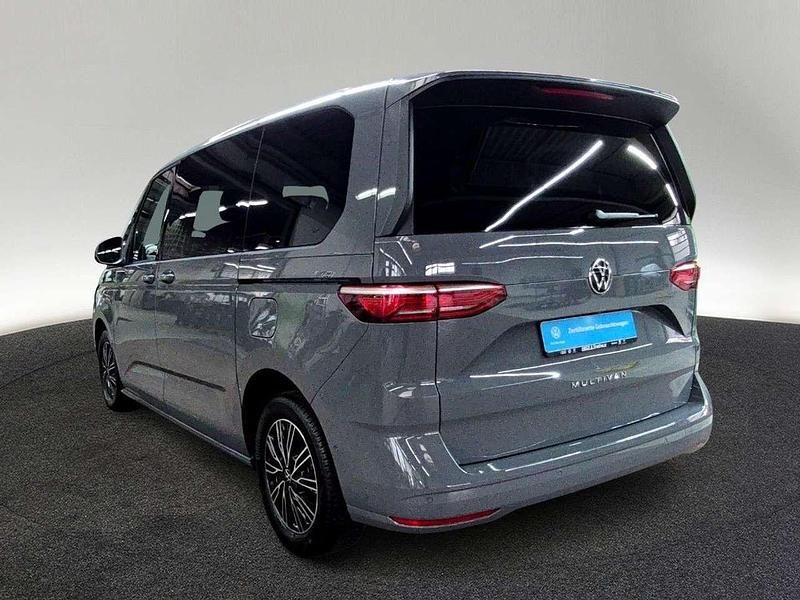 Gebraucht VW Multivan Basis 150 PS (110 kW) 2024 Grau Van