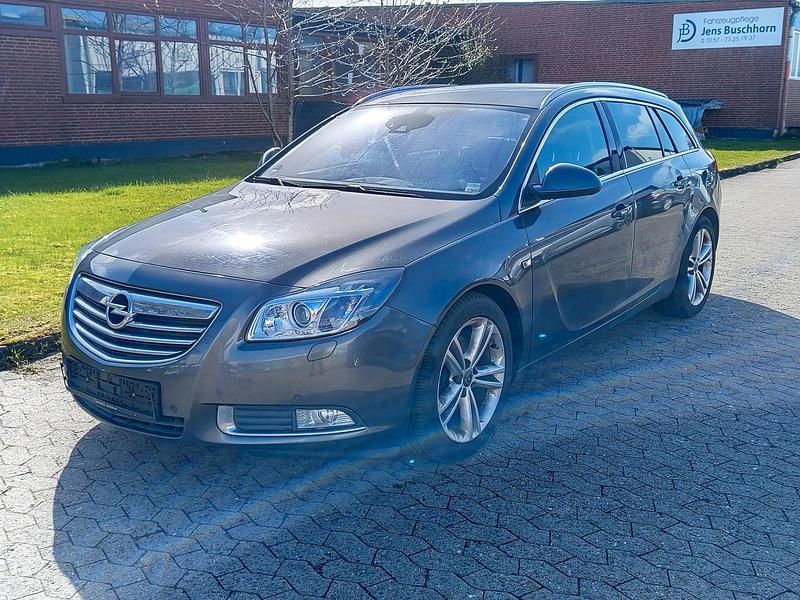 Gebraucht Opel Insignia Edition 131 PS (96 kW) 2011 Grau Kombi