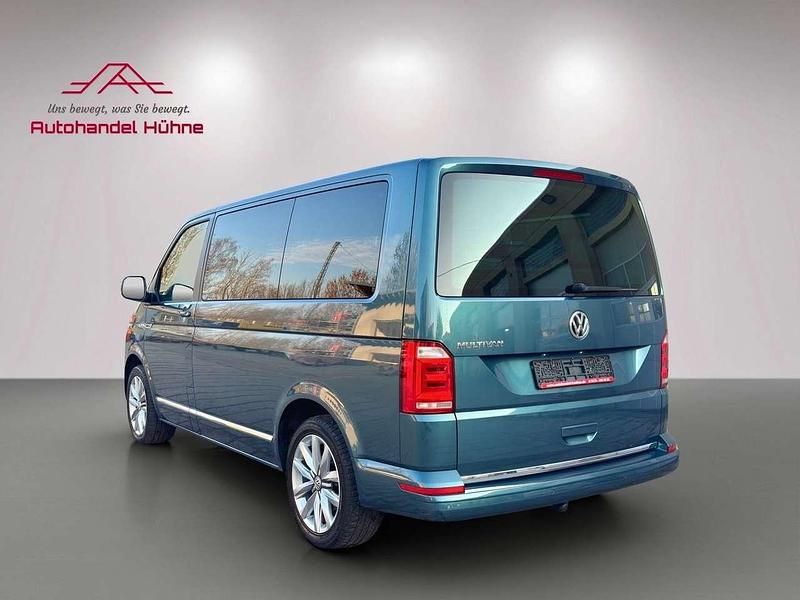 Second-hand VW Multivan 204 CP (150 kW) 2018 Verde Monovolum