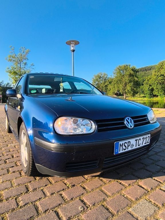 Blau Gebraucht 1999 VW Golf IV Comfortline Limousine | 3.750 € (Teuer) - Bild 1/4