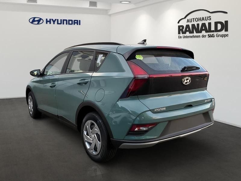 Neu Hyundai Bayon Select 101 PS (74 kW) 2025 Mangrove green (gruen) SUV