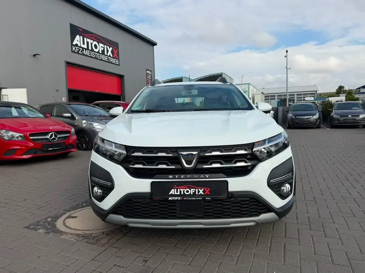 Gebraucht Dacia Sandero Comfort 101 PS (74 kW) 2021 Weiß SUV