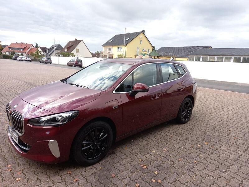 Rot Gebraucht 2023 BMW 225 Active Tourer Van / Kleinbus | 26.900 € (Superpreis) - Bild 1/4