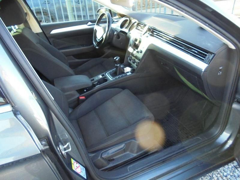 Gebraucht VW Passat 150 PS (110 kW) 2017 Grau Kombi
