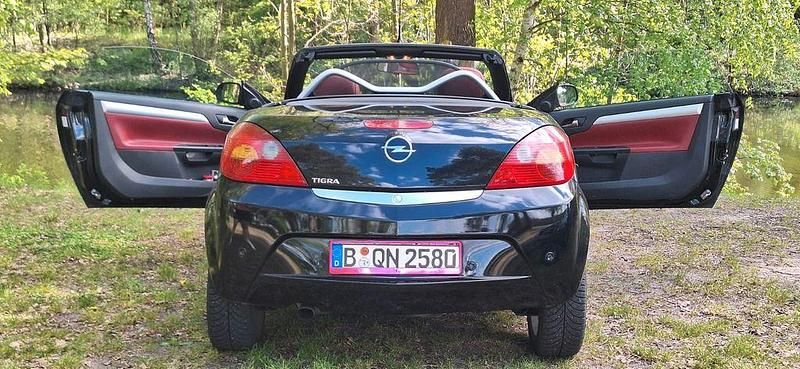 Gebraucht Opel Tigra 90 PS (66 kW) 2008 Schwarz Cabrio