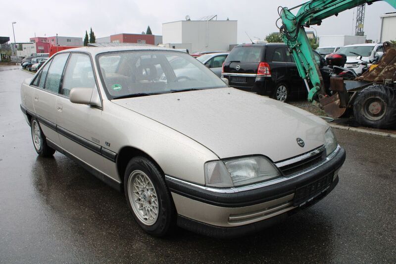 Gold Gebraucht 1992 Opel Omega Limousine | 3.300 € - Bild 1/4