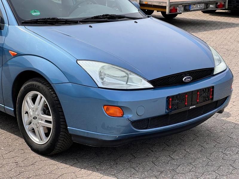 Second-hand Ford Focus 101 CP (74 kW) 2000 Albastru Berlinǎ