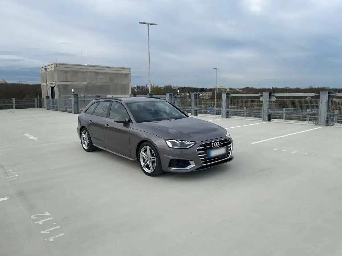 Gebraucht Audi A4 Advanced 190 PS (139 kW) 2020 Grau Kombi