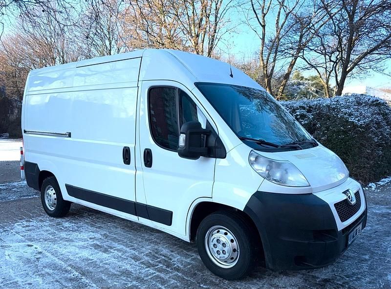 Weiß Gebraucht 2012 Peugeot Boxer Avantage Van | 5.900 € - Bild 1/4