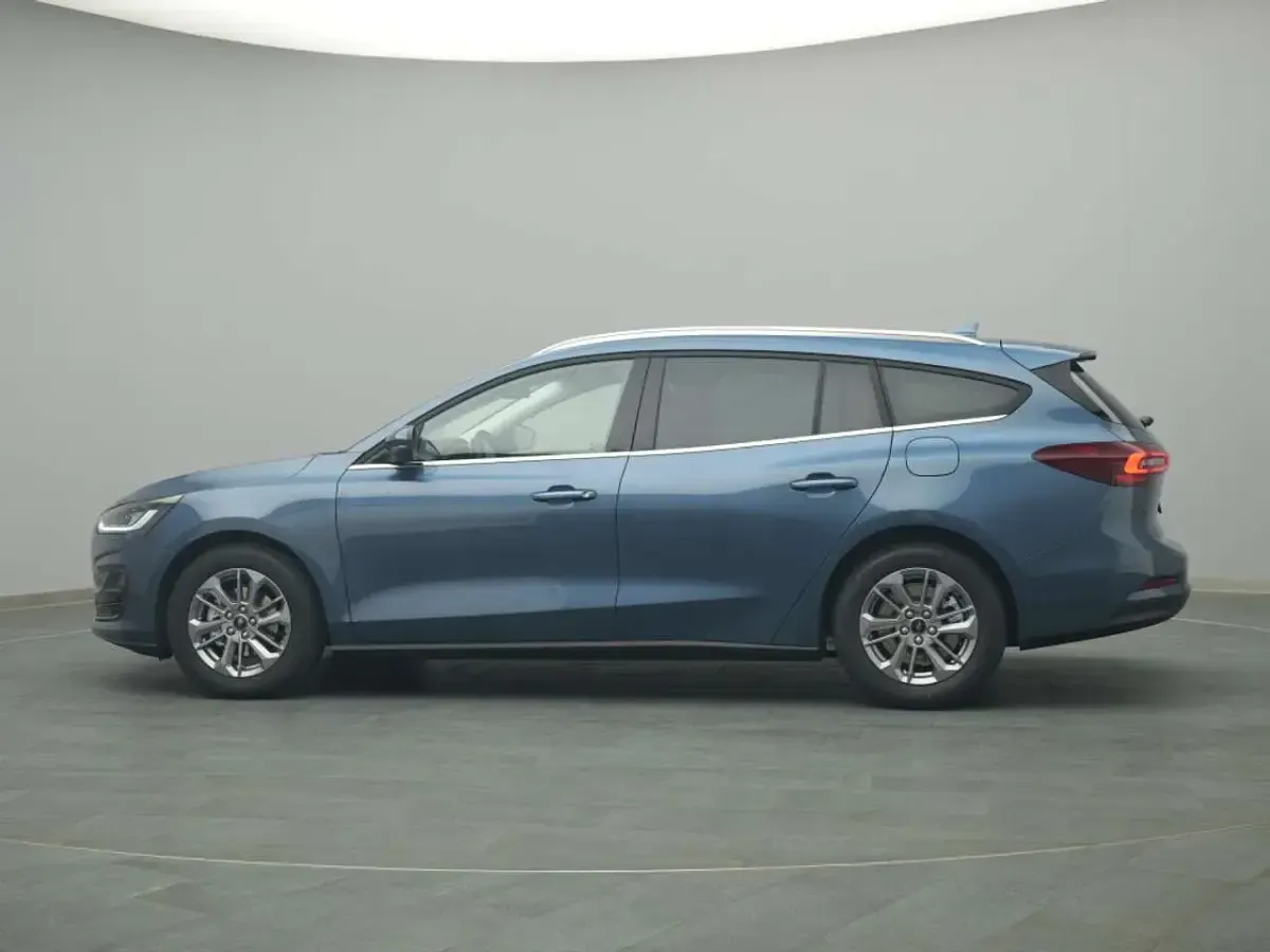 Neu Ford Focus Titanium X 155 PS (114 kW) 2026 Chrome blue Kombi