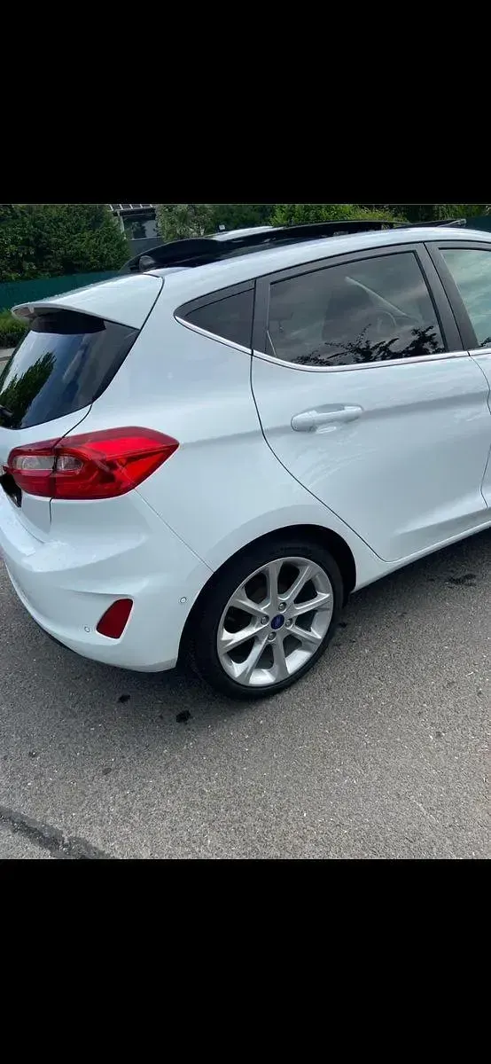 Gebraucht Ford Fiesta Titanium 101 PS (74 kW) 2017 Weiß Kleinwagen
