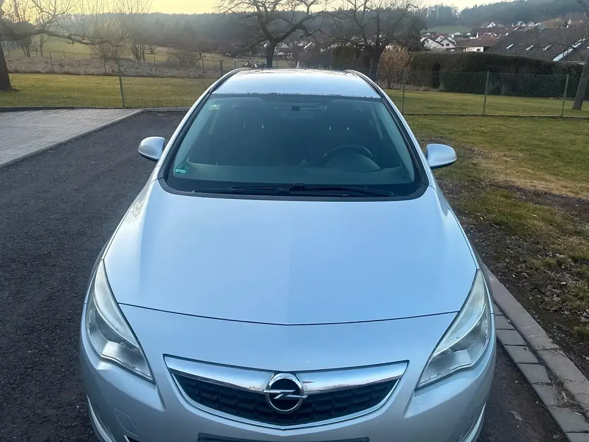 Używany Opel Astra 110 KM (80 kW) 2012 Srebrny Kombi
