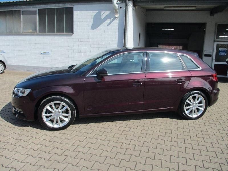 Gebraucht Audi A3 Ambiente 179 PS (131 kW) 2015 Violet Limousine