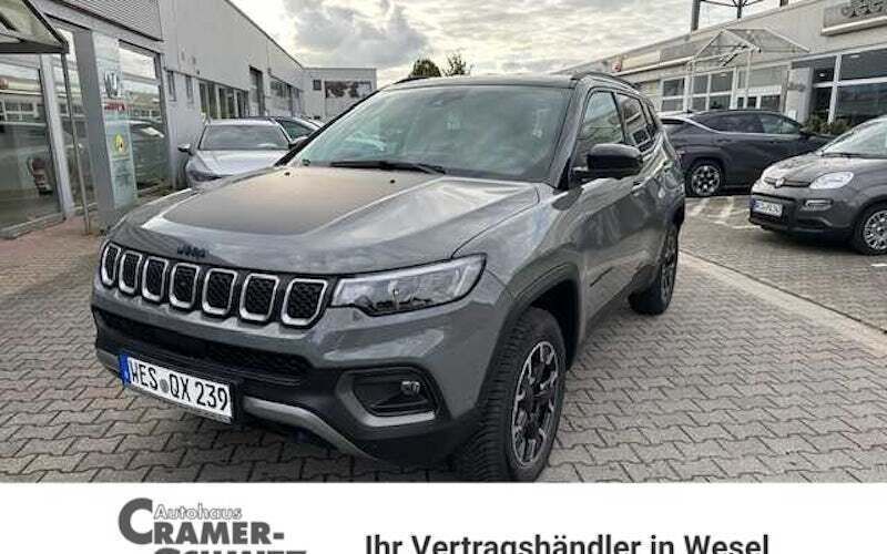 Grau Neu 2024 Jeep Compass SUV | 39.900 € (Etwas zu teuer) - Bild 1/4